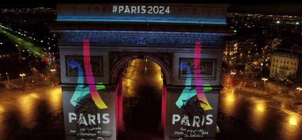 poster video flamme paris 2024